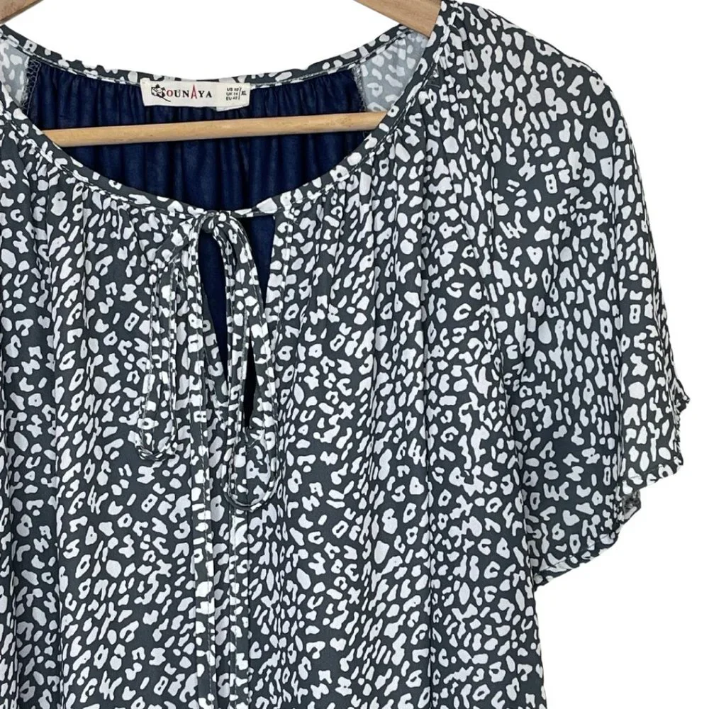 OUNAYA | Gray and White Leopard Print Top with Flutter Sleeves | Size 10/XL - Picture 4 of 10